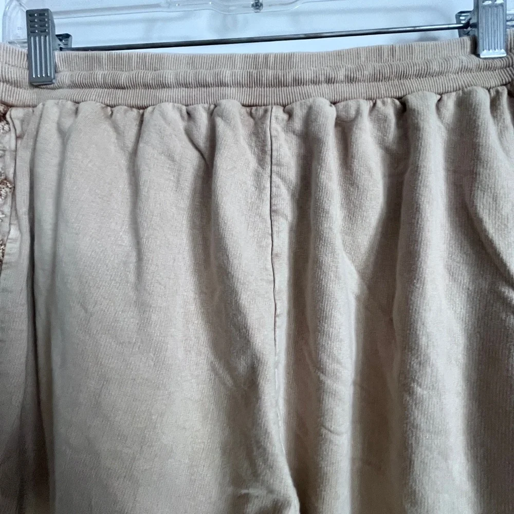 Solitaire Beige Floral Embroidered stonewash SweatPants size large - Picture 10 of 10